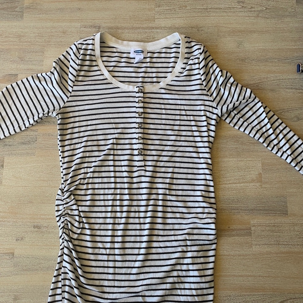 Old navy maternity long sleeve henley